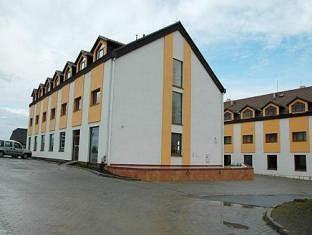 Hotel Chotol Horoměřice Εξωτερικό φωτογραφία