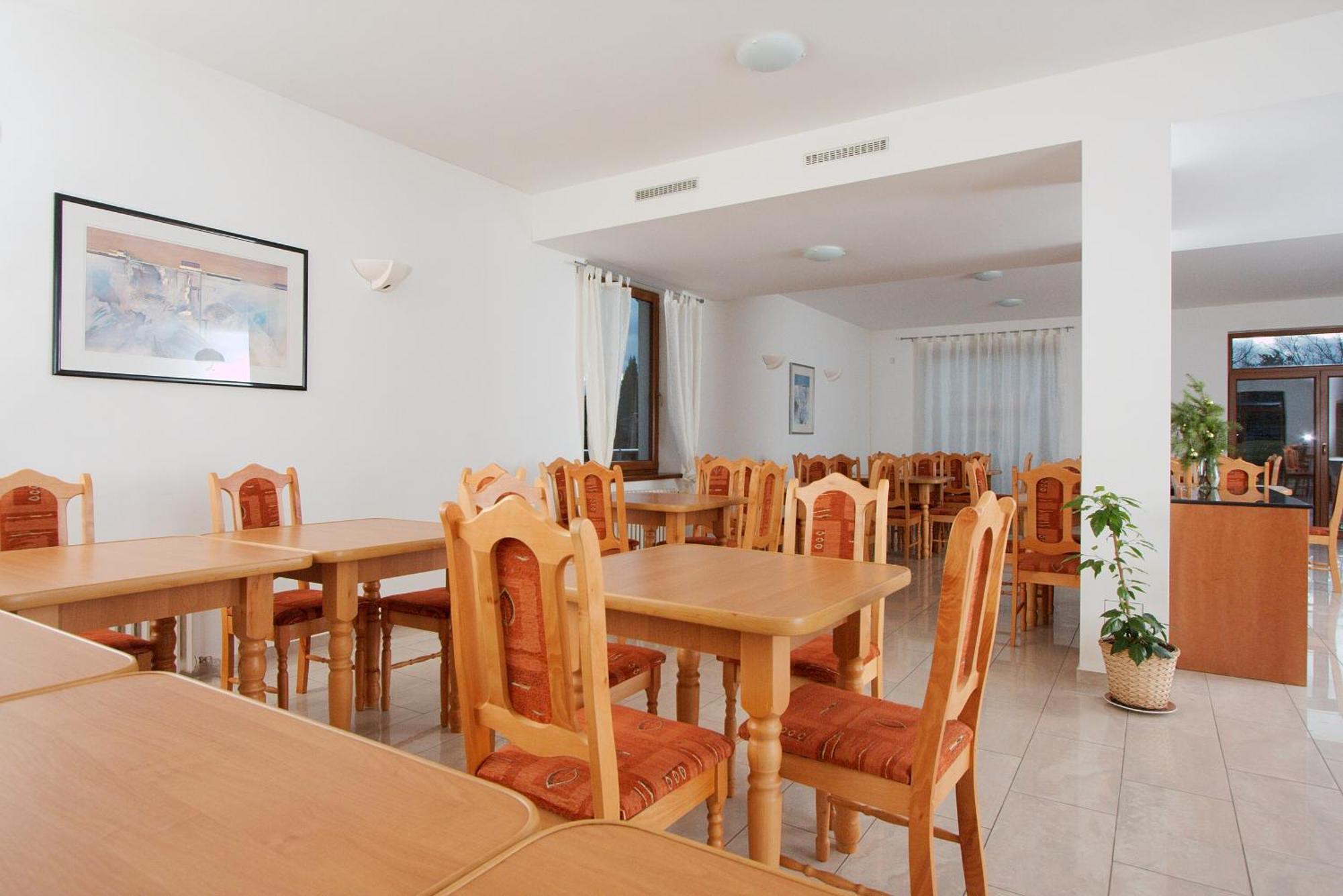 Hotel Chotol Horoměřice Εξωτερικό φωτογραφία