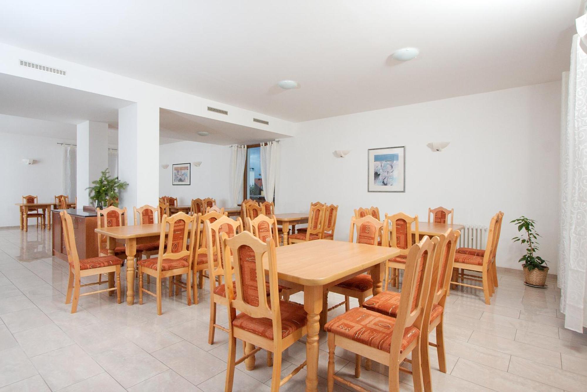 Hotel Chotol Horoměřice Εξωτερικό φωτογραφία