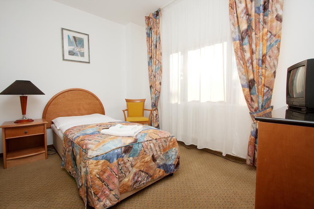 Hotel Chotol Horoměřice Δωμάτιο φωτογραφία