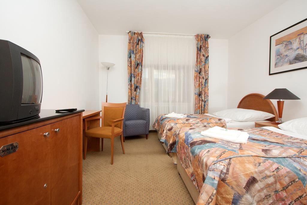 Hotel Chotol Horoměřice Δωμάτιο φωτογραφία